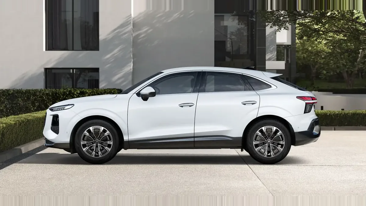 Audi Q3 Sportback Advanced TDI 110kW S Tronic en renting en Zaragoza — Lateral