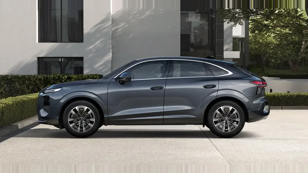 Audi Q3 Sportback Advanced TDI 110kW S Tronic en renting en Zaragoza — Trasera