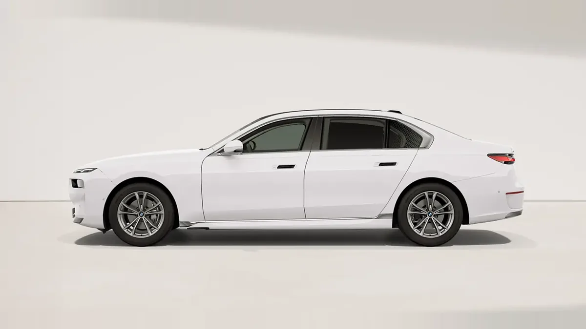 BMW Serie 7 740d xDrive en renting en Zaragoza — Lateral
