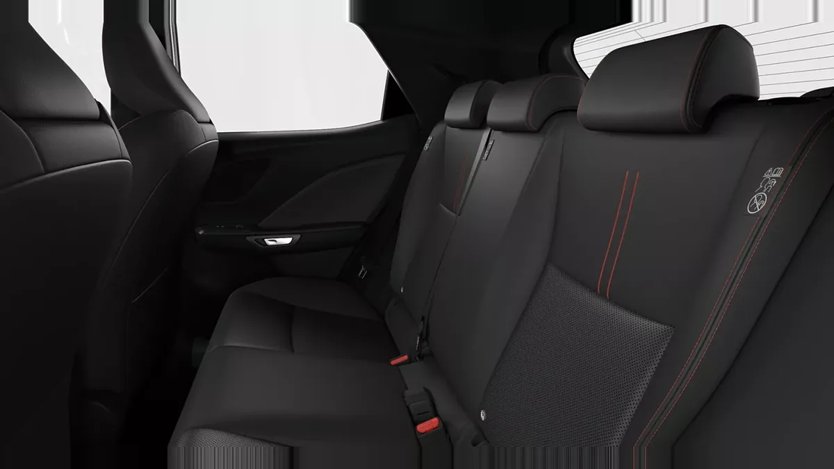 Lexus LBX Elegant Black 136CV Aut. en renting en Zaragoza — vista 7