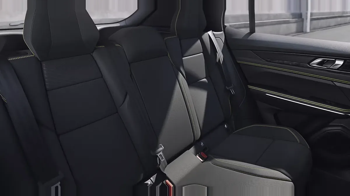 Lynk & Co 01 1.5 PHEV Core en renting en Zaragoza — vista 6