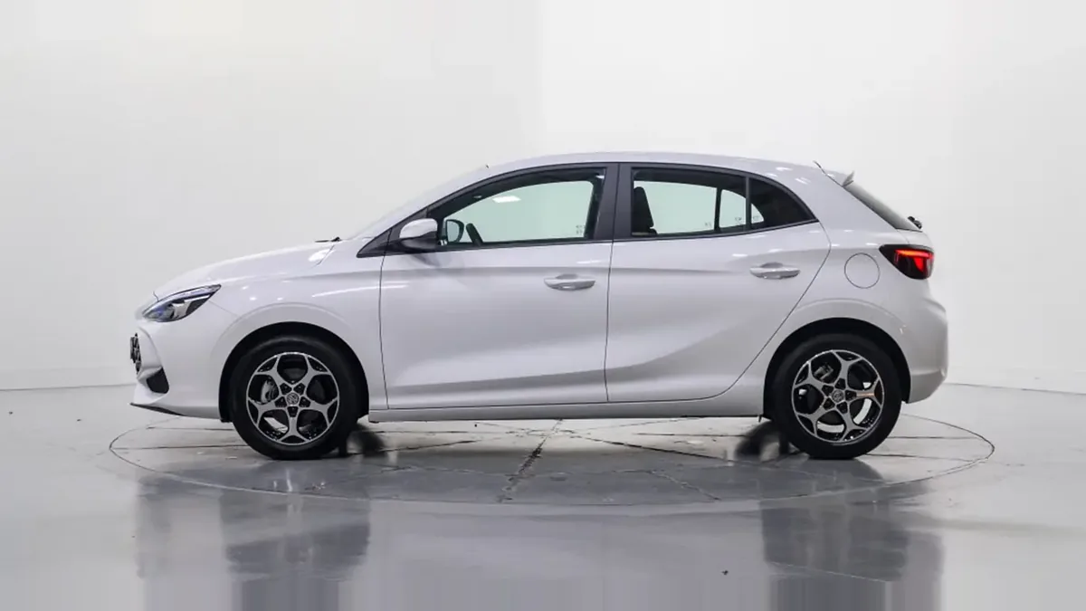 MG 3 Hybrid+ Business en renting en Zaragoza — Lateral
