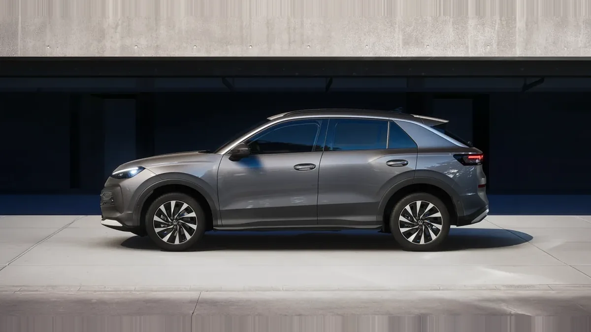 Volkswagen T-ROC Match 1.5 eTSI 150CV DSG en renting en Zaragoza — Trasera